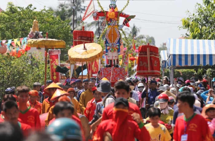 Rước hình nộm ông Tiêu