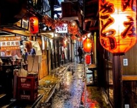 Ý nghĩa của những chiếc đèn lồng treo trước quán ăn Nhật Bản