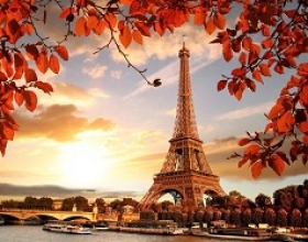 Biểu Tượng Lãng Mạn Của Kinh Đô Ánh Sáng - Tháp Eiffel