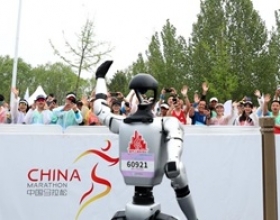 21 Robot hình người tham gia chạy đua Marathon tại Trung Quốc