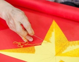Làng Nghề May Cờ Tổ Quốc Tất Bật Trước Ngày 30/4